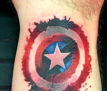 小腿圆形盾牌纹身图案