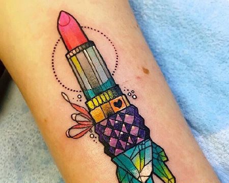 手臂水晶口红纹身图案