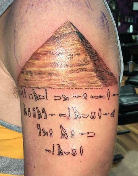 大臂金字塔纹身图案