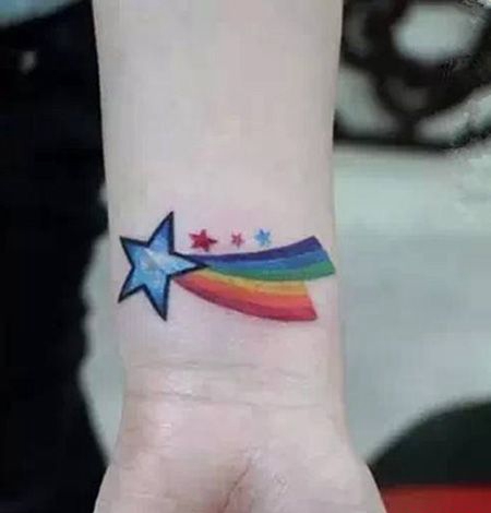 手腕彩虹星星纹身图案