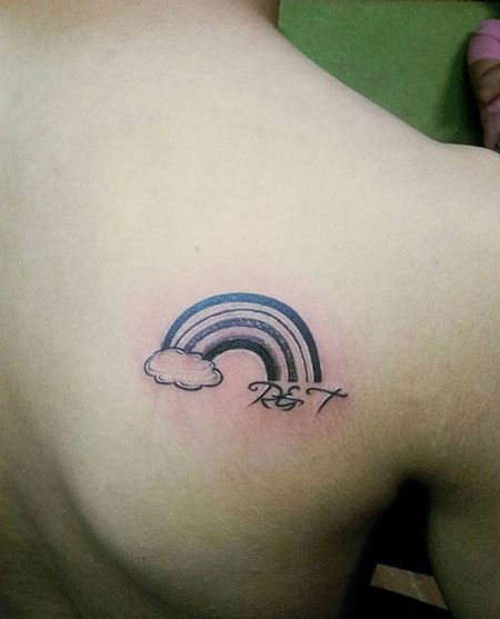 背部黑灰色彩虹纹身图案