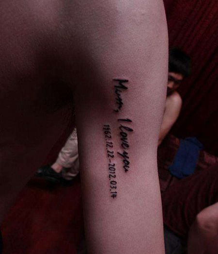 大臂日期纹身图案