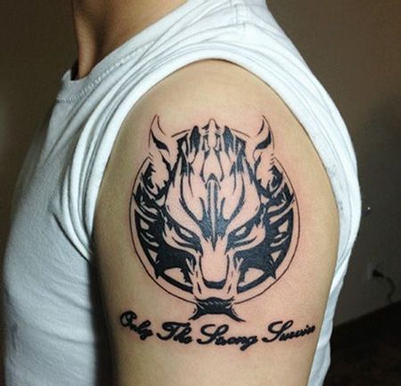大臂个性狼图腾纹身图案