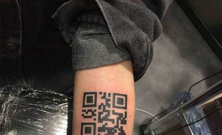 手臂个性二维码纹身图案