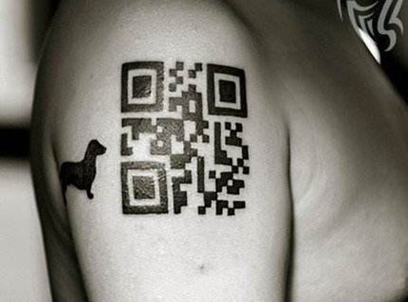 大臂个性的二维码纹身图案