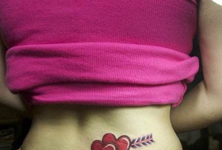 腰部一箭穿心纹身图片