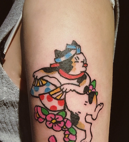 大臂浮世绘风格的猫纹身图案