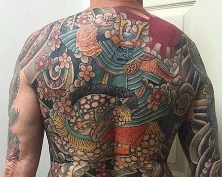满背浮世绘风格纹身图片