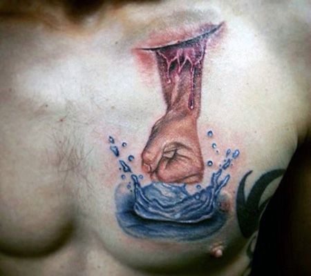 胸前有创意的拳头纹身图案