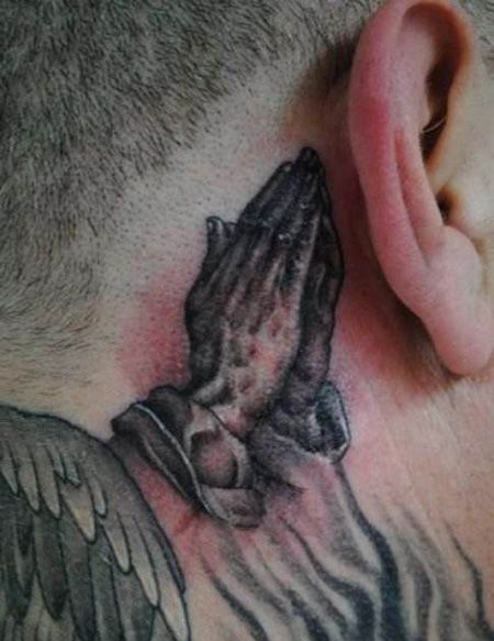 耳后祈祷之手纹身图案