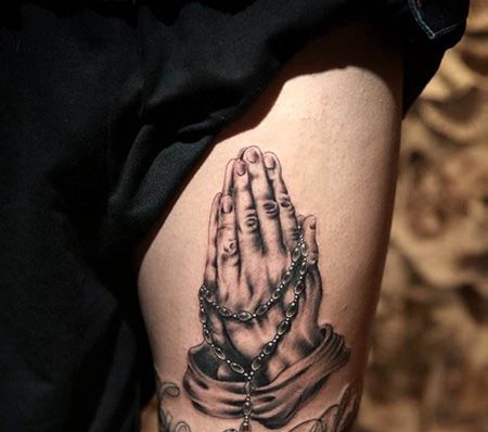 大腿祈祷之手纹身图片