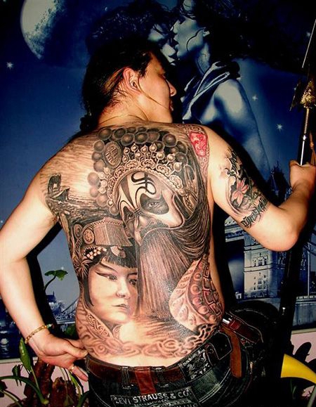 满背帅气的霸王别姬纹身图片