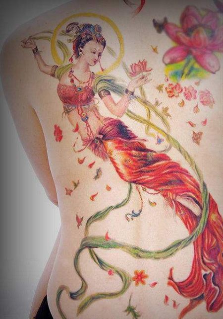女生背部彩色敦煌飞天纹身图片