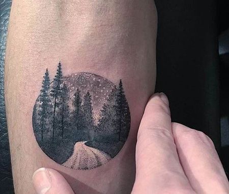 手臂圆形夜景纹身图案