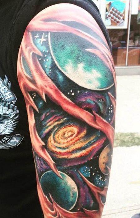 大臂宇宙纹身图案