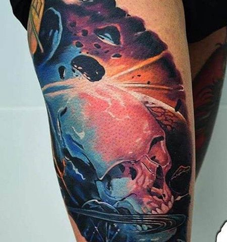 大腿骷髅宇宙纹身图案