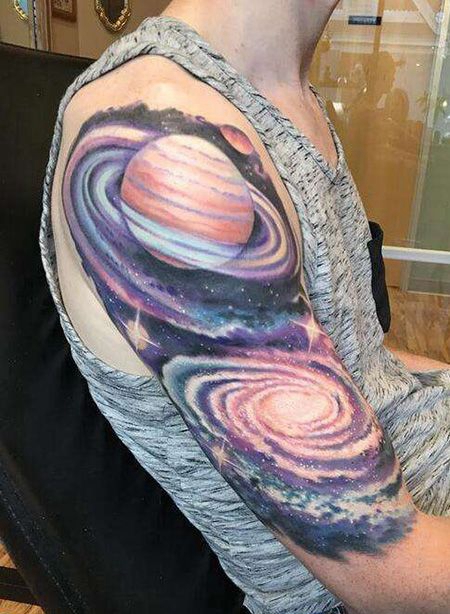 男士大臂宇宙纹身图案