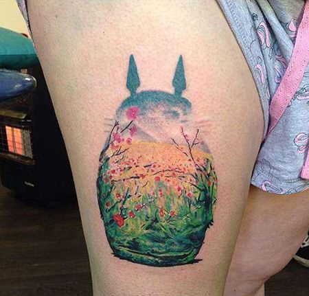 女生大腿龙猫天空纹身图案