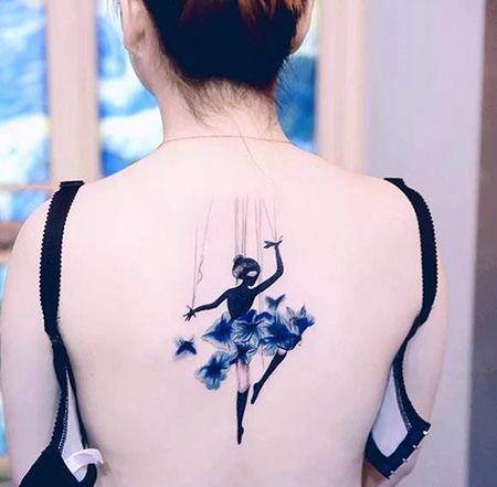 女生背部芭蕾舞纹身图案