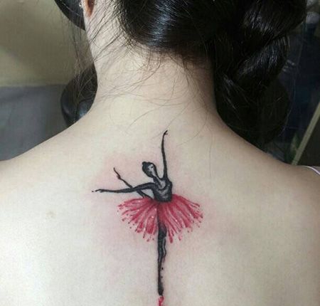 女生背部红裙芭蕾舞纹身图案