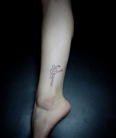 脚踝线条芭蕾舞纹身图片