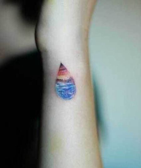 手腕彩色水滴纹身图案