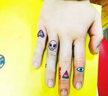 手指外星人纹身图案