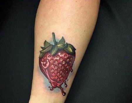 可口美味，小腿草莓纹身图案