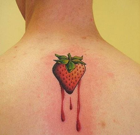 背部可口的草莓纹身图案