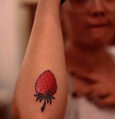 手臂可口的草莓纹身图片
