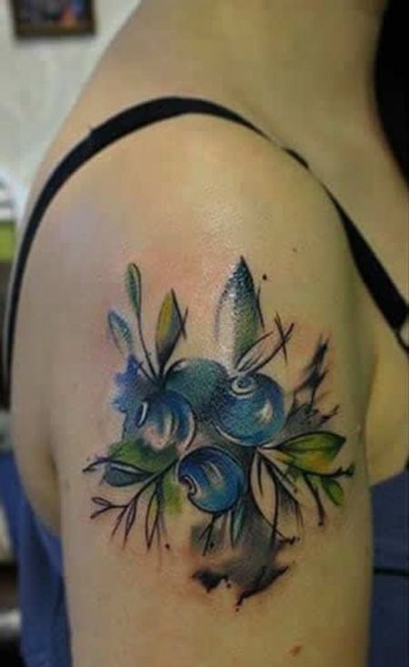 大臂蓝莓纹身图案