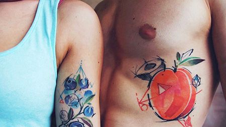 情侣蓝莓和苹果纹身图案