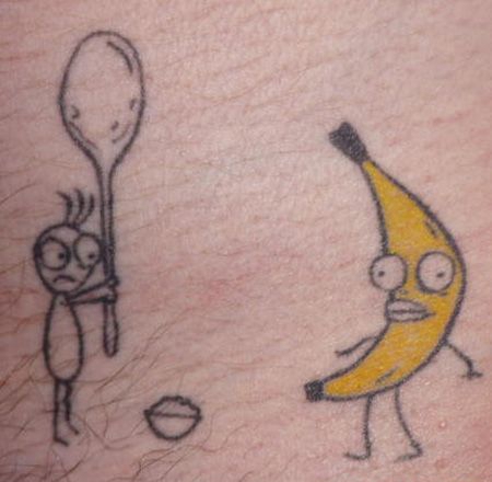 背部卡通香蕉纹身图案