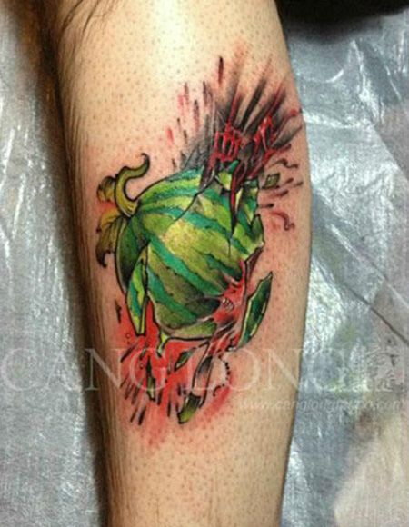 小腿破碎的西瓜纹身图案