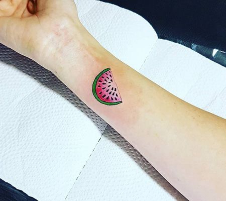 手腕卡通西瓜纹身图案