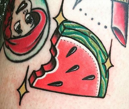 腰部西瓜纹身图案