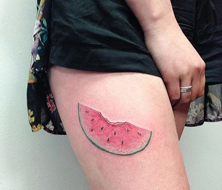 女生大腿可口的西瓜纹身图案