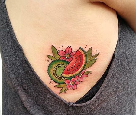 胸部侧面西瓜纹身图案