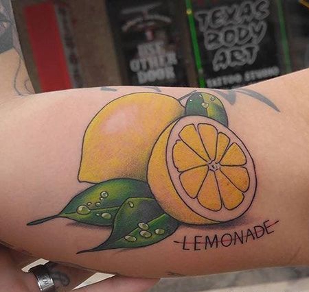 大臂柠檬纹身图案