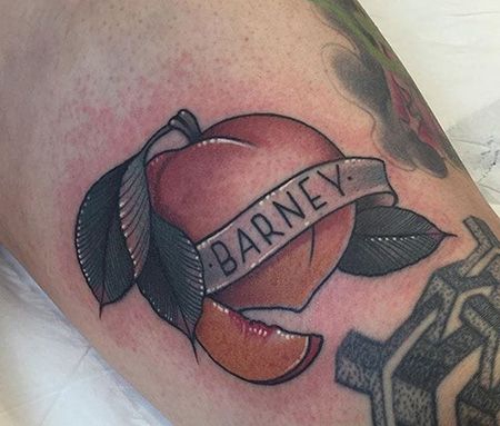 小腿桃子和英文纹身图案