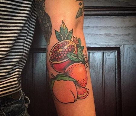 手臂水蜜桃和石榴纹身图案