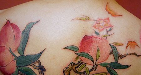 背部国画桃子纹身图案