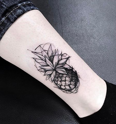 脚踝素描菠萝纹身图案