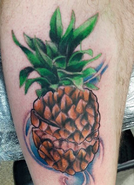 大腿个性的菠萝纹身图案