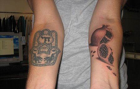 手臂石榴纹身图案