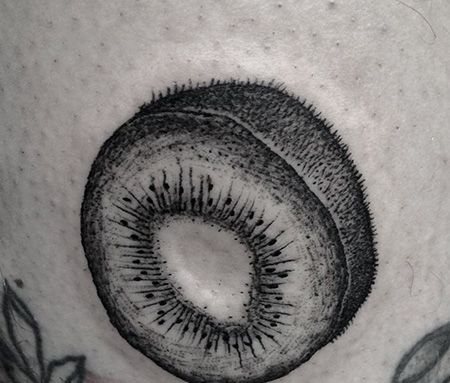 背部猕猴桃纹身图案