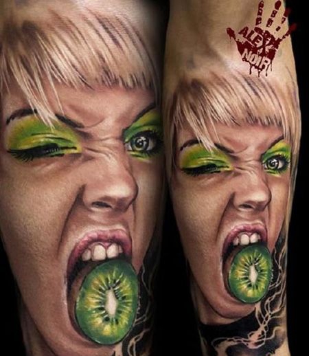 手臂吃猕猴桃的女人纹身图案