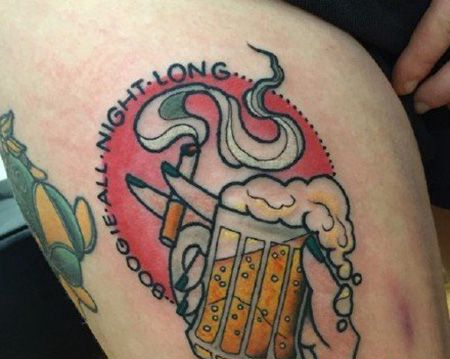大腿啤酒和香烟纹身图片