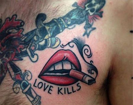 胸前叼着香烟的嘴纹身图案