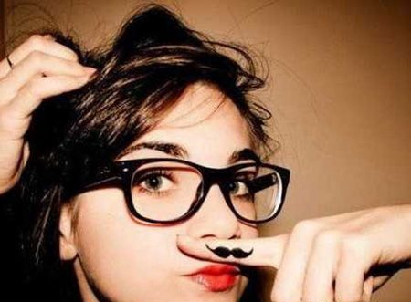 女生手指胡子纹身图案